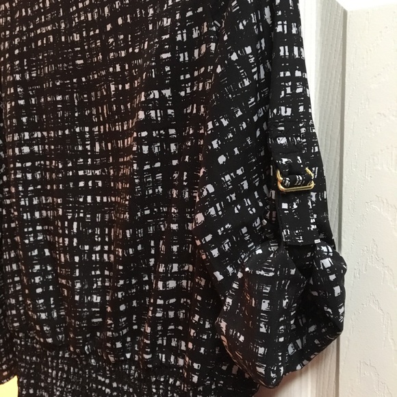 Michale Kors Large Black and White ladies blouse. - Picture 2 of 2